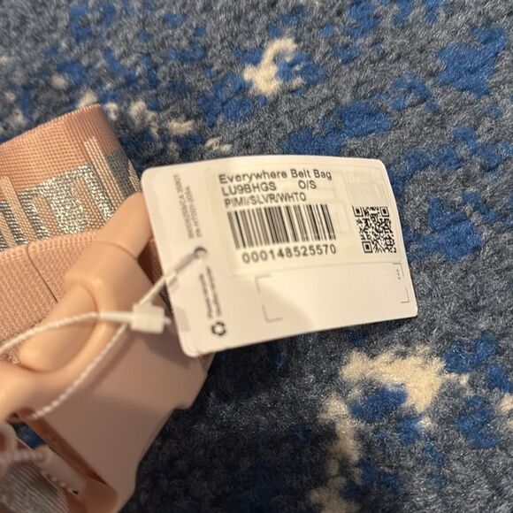 Lululemon Everywhere Belt Bag 1L
Wordmark mist pink opal silver - Picture 3 of 5